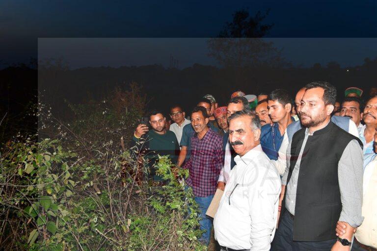 मुख्यमंत्री ने किया मेडिकल कॉलेज के निर्माणाधीन कैंपस और हेलीपोर्ट साइट का निरीक्षण