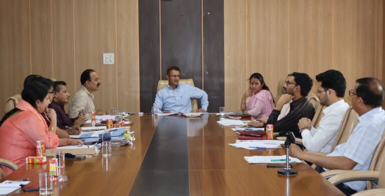 सस्ते राशन से ज़िला सिरमौर के 5 लाख 69 हजार 315 लोग हो रहे है लाभान्वित:- सुमित खिमटा उपायुक्त सिरमौर