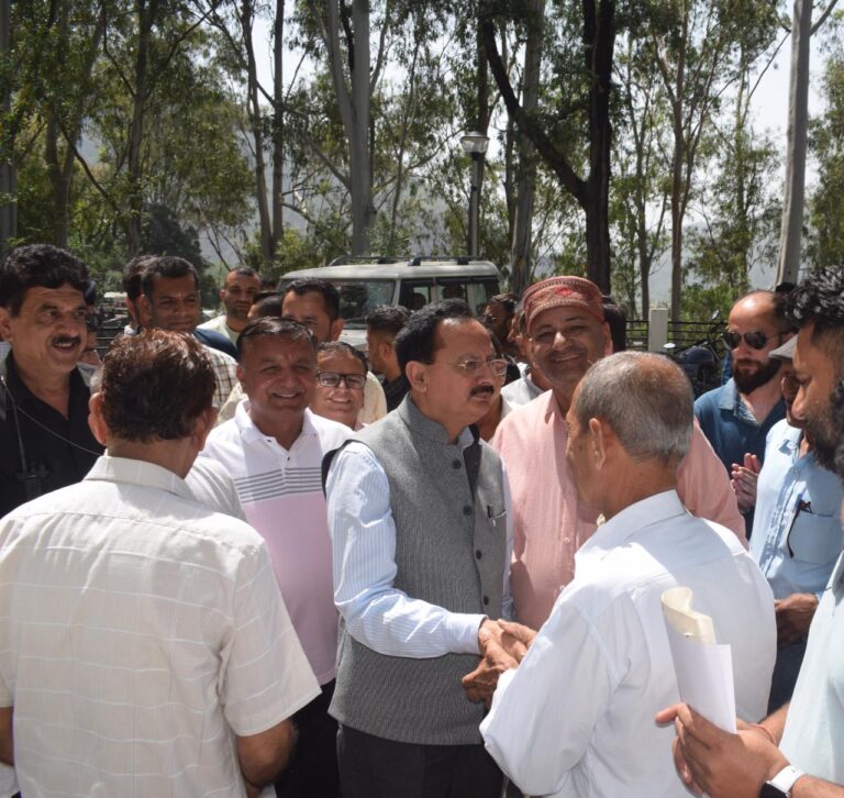 ज़मीन उपलब्ध होने पर सतौन में प्राथमिक स्वास्थ्य केंद्र तथा आईटीआई खोली जाएगी:- उद्योग मंत्री हर्षवर्धन चौहान