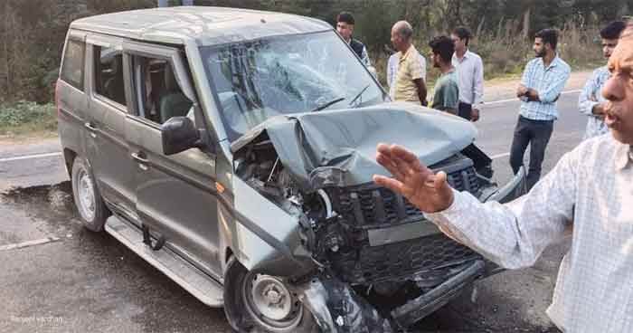 शिलाई कॉलेज से कबड्डी प्रतियोगिता में हिस्सा लेने गए छात्रो का एक दल हादसे का शिकार