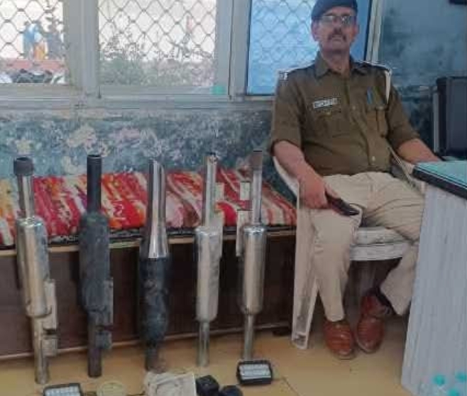 ध्वनि प्रदूषण पर नियंत्रण हेतू यातायात पुलिस ने अभियान किया शुरू, इस दौरान पांच दोपहिया वाहनों से साइलेंसर हटाकर अपने कब्जे में लिए..