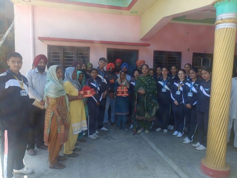 गुरु नानक मिशन पब्लिक स्कूल व ख़ालसा ऐड की दिवाली बांगरन आपदा प्रभावितों के संग