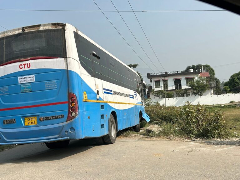 जगतपुर के पास CTU बस दुर्घटनाग्रस्त, दो लोग घायल सभी यात्री सुरक्षित