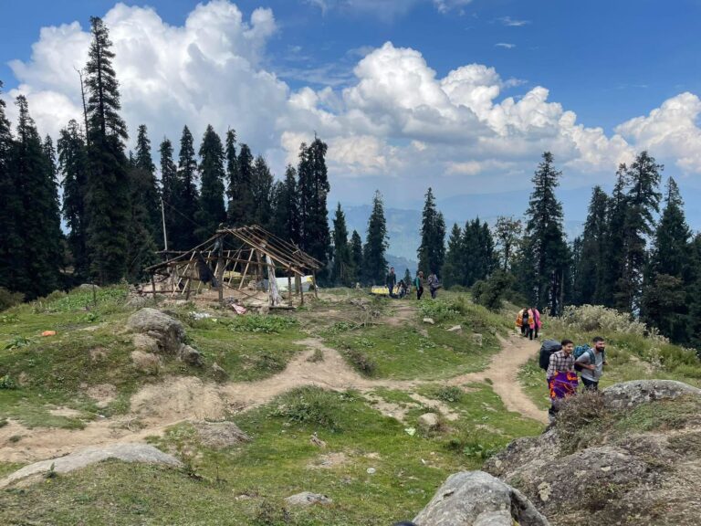 चूड़धार यात्रा आगामी आदेशों तक बंद, उप-मंडलाधिकारी चौपाल ने जारी की महत्वपूर्ण सूचना