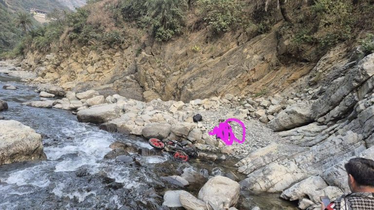 शिलाई के रोनहाट में दर्दनाक सड़क हादसा, बाइक सवार की मौके पर मौत