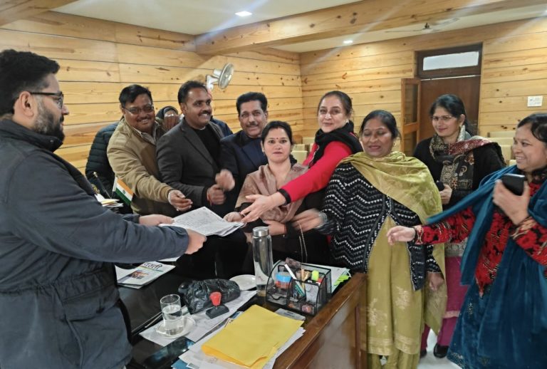 नगर परिषद पांवटा साहिब में सियासी तकरार, एसडीएम के पास पहुचा मामला! विकास कार्यों पर असर