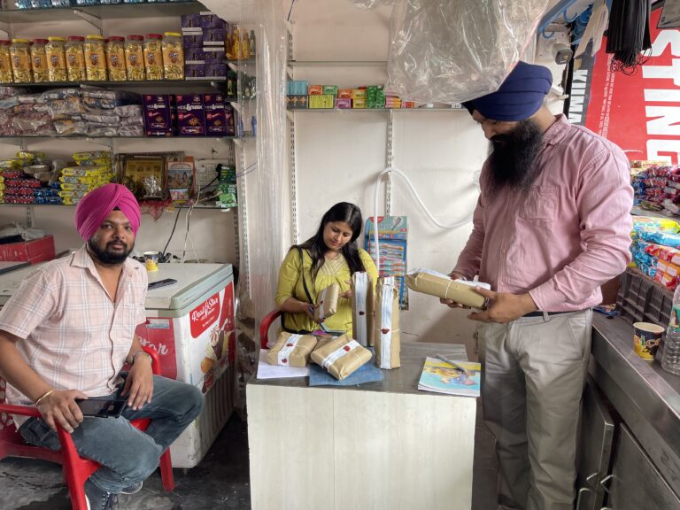 बस स्टैंड पर दुकानों का खाद्य सुरक्षा विभाग ने किया निरीक्षण, तीन सैंपल एकत्रित व दो दुकानों के किए चालान