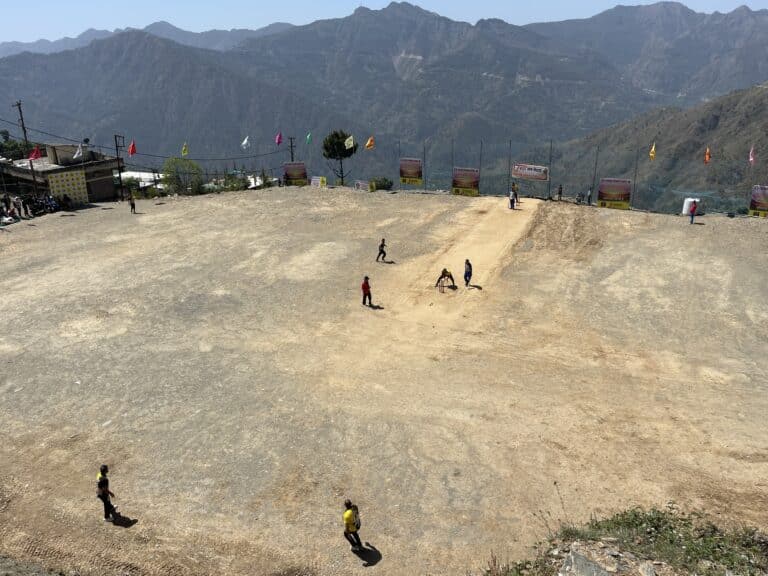 शिलाई में ‘लीजेंड प्रीमियम लीग’ क्रिकेट प्रतियोगिता बनी आकर्षण का केंद्र, 40 पार खिलाड़ियों में दिखा जबरदस्त उत्साह