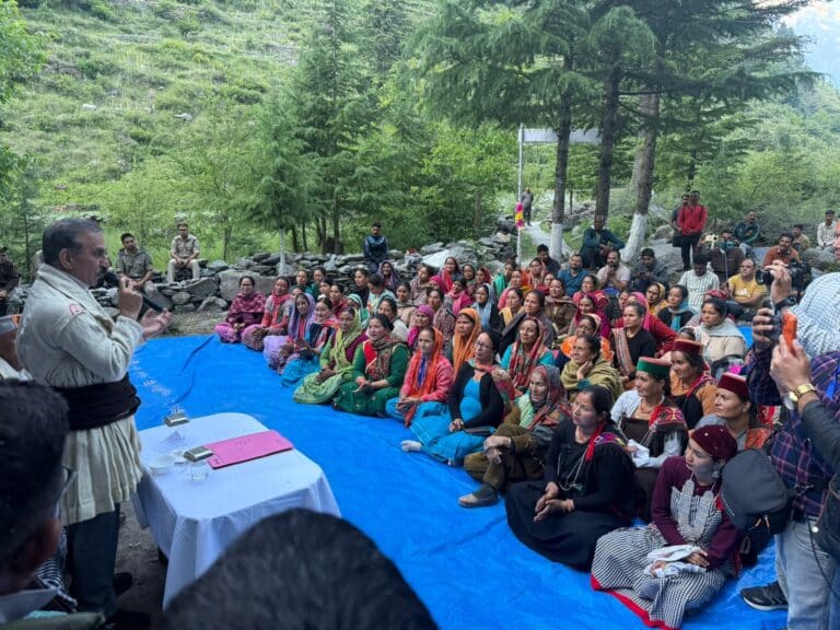 15 साल बाद किसी मुख्यमंत्री को देख चहके ग्रामीण,  बड़ा भंगाल में पहली बार रात्रि ठहराव करने का सुखु ने रचा कीर्तिमान
