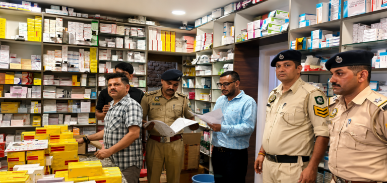 चिट्टा मुक्त हिमाचल अभियान के तहत प्रदेशभर में छापेमारी, 482 मेडिकल स्टोरों की जांच, 13 को नोटिस जारी