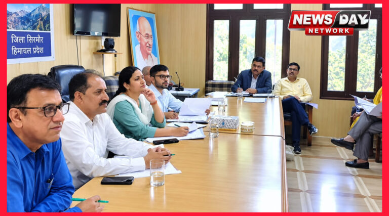 Sirmour: पांवटा साहिब में देईजी साहिबा टेम्पल ट्रस्ट से जुड़े विभिन्न मुद्दों पर उपायुक्त ने की समीक्षा